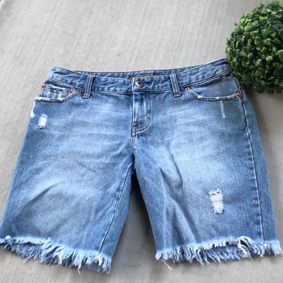 American Eagle Jean Shorts Fray/ Distressed - Picture 1 of 6